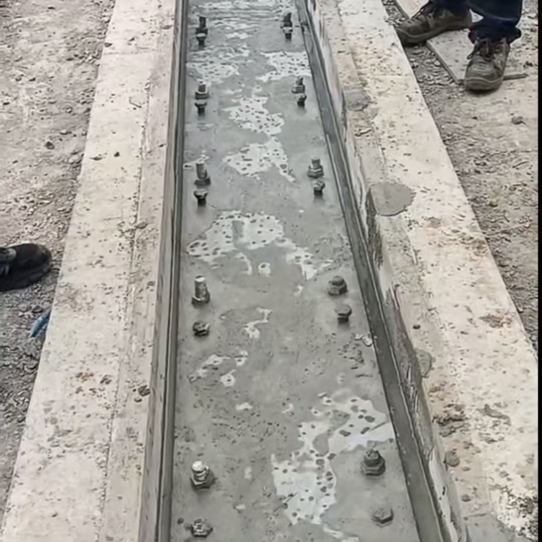 通辽港口码头起重机龙门吊重型机械设备稳固用早强快凝轨道胶泥